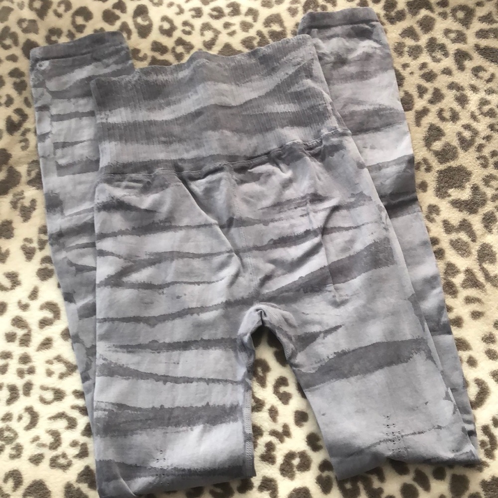 Free People Movement Good Karma High Rise Waist Leggings Gray Print Size XS/S - Picture 6 of 17